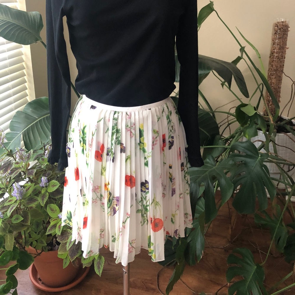 BB Dakota Floral Skirt Sz 2 Fully Lined